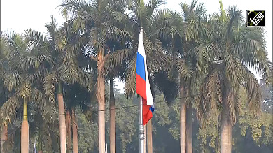 Delhi shines with lights and flags as President Putin prepares to visit
