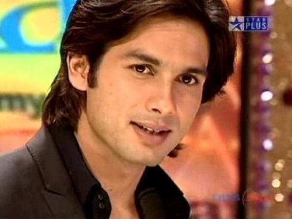 shahid kapoor wallpaper. shahid-kapoor-wallpaper