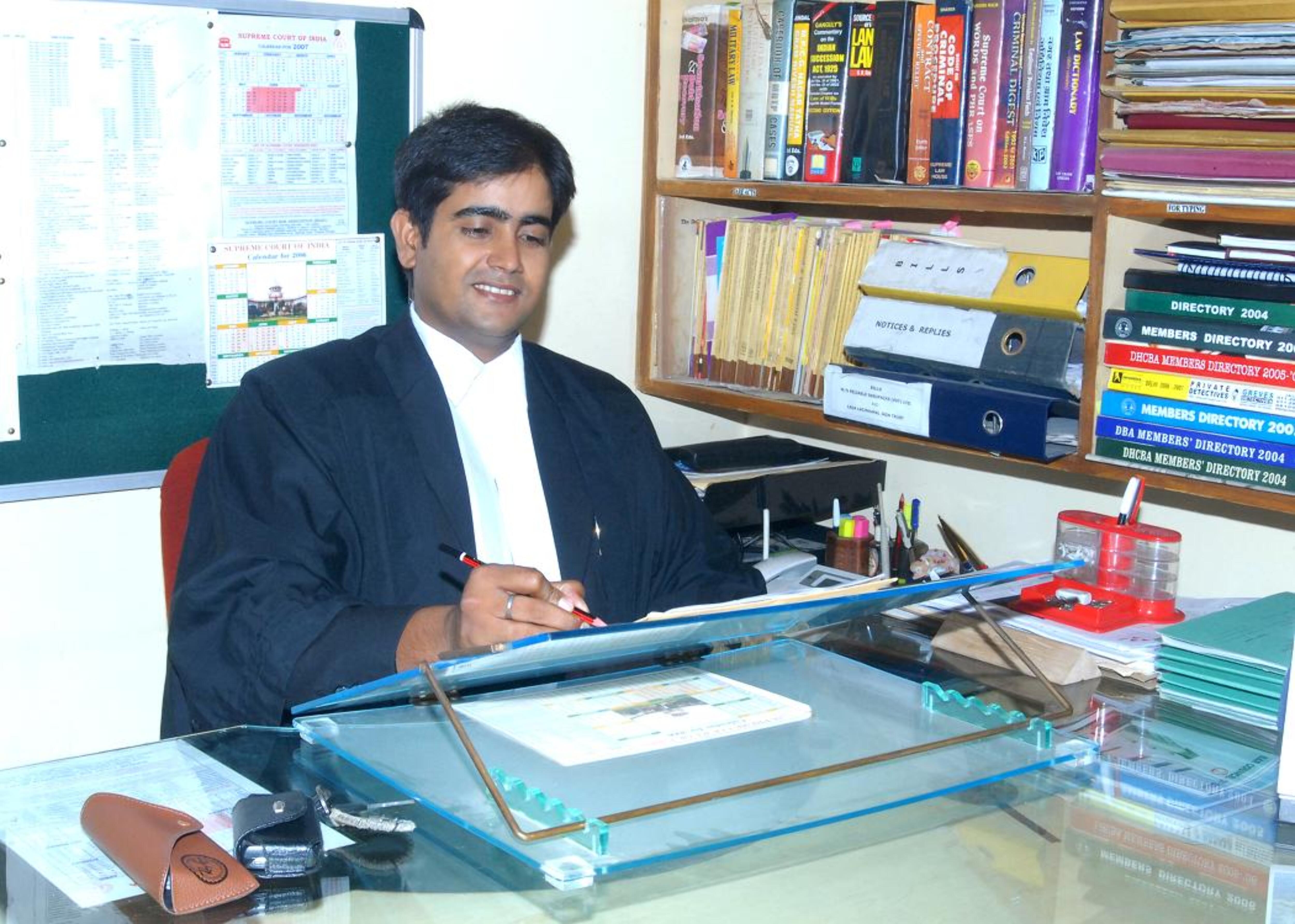 http://datastore.rediff.com/h5000-w5000/thumb/535D556E555E596E6E5C692E3038/j6kao7nuadpga1if.D.0.Lawyer_-7-.jpg