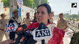 VO PKG UP Women Commission member Pushpa Pandey reached Bareilly City Railway Station in the case of rape of a 14-year-old girl