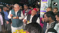 SP chief Akhilesh enjoys Maggi at roadside stall in Kanpur