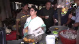 Mamata serves 'pakodas' at roadside tea stall in Bengal