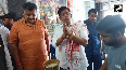 Ravi Kishan turns 'Chaiwala'  for Lok Sabha poll campaign