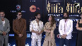 Kareena, Shahid share warm hug on IIFA stage