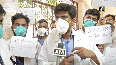 Junior doctors of Hyderabad hospital troubled due to lack of facilities, stage protest.mp4