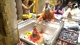 CM Yogi offers prayers at Kashi Vishwanath temple