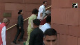 VO PKG When Priyanka Gandhi and Nirmala Sitharaman were seen talking before going to Parliament!