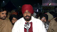 Protesting farmers watch Sikh bravery films at Ghaziabad border.mp4