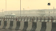 Thick smog envelopes Delhi, air quality in very poor category.mp4