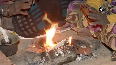 Locals set up bonfire as cold wave intensifies in Delhi