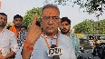 Uttar pradesh ke gaazeepur se beejepee pratyaashee paarasanaath raay ne kee voting