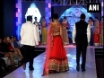 Genelia d souza walks the ramp for hvk show