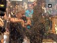 Bee farm worker wears Beard of Live Bees for 61 Minutes, sets new Guinness Record
