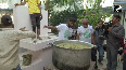 Devotees bid for World Record in Bhopal, prepares 3700kg Khichdi