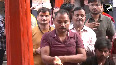 Ayodhya On the occasion of Bade Mangal, devotees offered prayers at Hanumangarhi temple