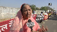 Bhopal Gas Tragedy Victims protest, burn effigy of Dow Chemical CEO.mp4