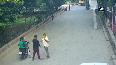 Watch: Bike-borne miscreants snatch gold chain from man