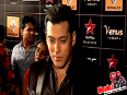 Ow Salman Khan Entertains Himself On Prem Ratan Sets
