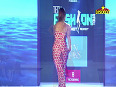 Model falls on the ramp at HTC fashion tour!