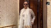 Rekha still looks incredibly young!