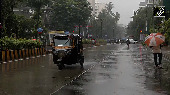MUMBAI: Rain lashes parts of city as IMD sounds 'yellow' alert