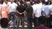 Shefali Jariwala's mortal remains brought to her residence in Mumbai