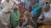 WATCH: Lalu Yadav cuts 78-kg laddu cake with sword as he turns 78