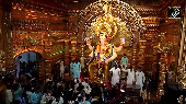 Devotees in large numbers offer prayers at Lalbaugcha Raja