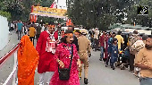 Devotees throng Vaishno Devi shrine on third day of Navratri