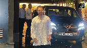 Aamir Khan, as humble as ever, patiently poses for the paps