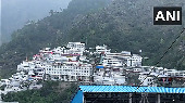 Devotees Flock to Vaishno Devi Temple in Huge Numbers on Maha Navami!