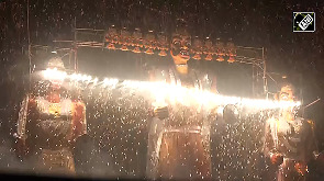 Kolkata steals spotlight with 60-ft Ravan