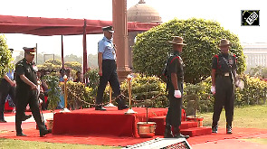 Air Marshal Ashutosh Dixit takes over as new CISC, receives tri service guard of honour