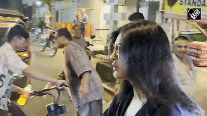 Sushmita Sen Shares a Fun Moment with the Paps!