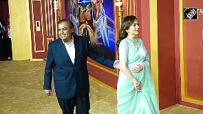 SRK, Top Celebs Attend 'The Ba ds of Bollywood' Premiere