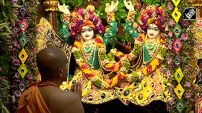 Devotees offer prayers at ISKCON Mumbai on Janmashtami