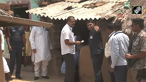 Rahul Gandhi meets family of 'Mountain Man' Dashrath Manjhi in Gaya
