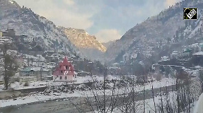 Kashmir turns into winter paradise after fresh snowfall