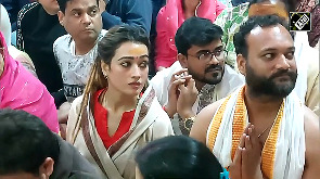 Viral 'beautiful Sadhvi' of Mahakumbh reaches Mahakaleshwar Temple 