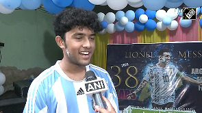 Messi mania grips Kolkata as fans celebrate his 38th b'day with grand cake and cheers