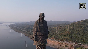 World's tallest statue draws global tourists