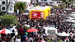 Thousands pay last respects to VS Achuthanandan in Thiruvananthapuram