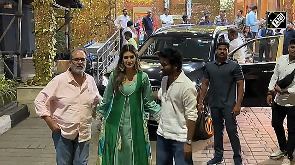 'Tere Ishk Mein' cast Kriti Sanon, Dhanush spotted at Mumbai airport