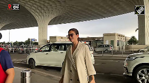 Kriti Kharbanda spotted at the airport in a classy look