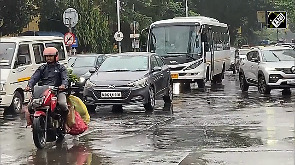 Rain lashes several parts of Kolkata