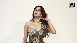 Glam & Grace: Janhvi's Latest Style Steals the Spotlight