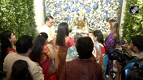 Raj Thackeray celebrates Ganeshotsav at his residence 'Shivtirth'