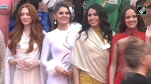 Miss World contestants explore Hyderabad's Charminar