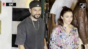 Bollywood couple seen posing together for the paps