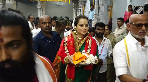 Kangana visits Karnataka, offers prayers at Kaup Hosa Marigudi Temple